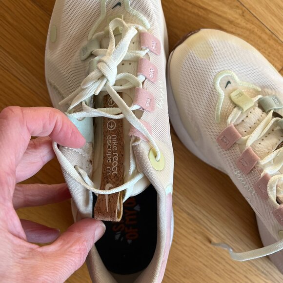 Nike React Escape Run 'Cashmere White Pearl White' Size 5.5 NWOT - Picture 9 of 10